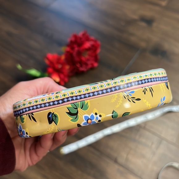 Heart Shaped Brighton Collection Tin Medium Size - Picture 16 of 16